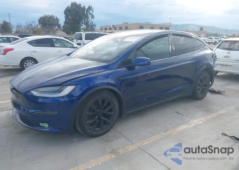 2023 Tesla Model X Dual Motor All-Wheel Drive/Standard Range z USA, uszkodzony, nr VIN 7SAXCAE5XPF377952